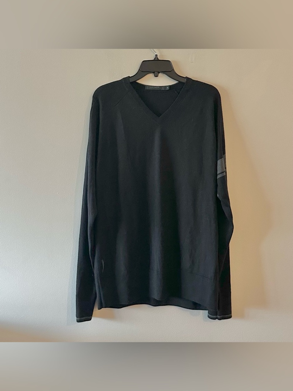 READ FLAWED Icebreaker Merino Wool Black Knit V Neck Sweater Men’s XL